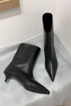 Retro Faux Leather Low Heel Pointed Toe Ankle Boots