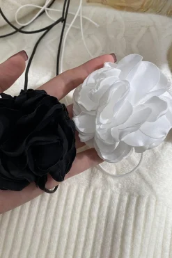 Rosette Decor Choker Necklace